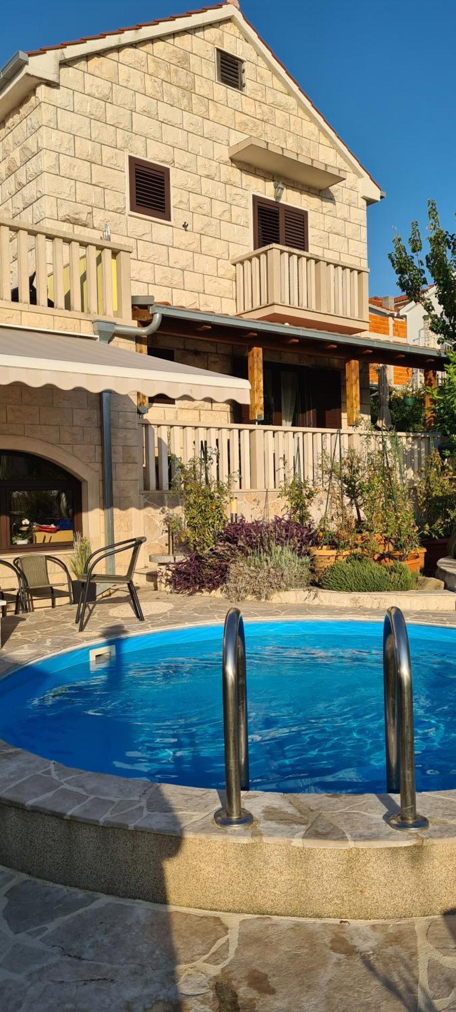 Apartments " Happy Villa " Splitska Zewnętrze zdjęcie