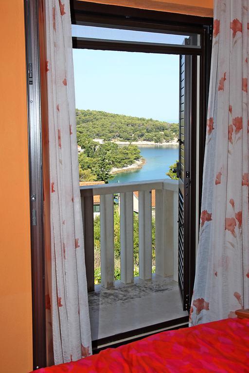 Apartments " Happy Villa " Splitska Zewnętrze zdjęcie