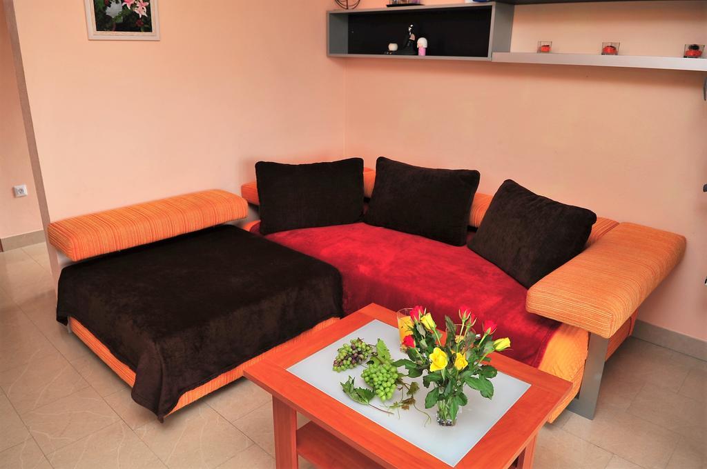 Apartments " Happy Villa " Splitska Zewnętrze zdjęcie